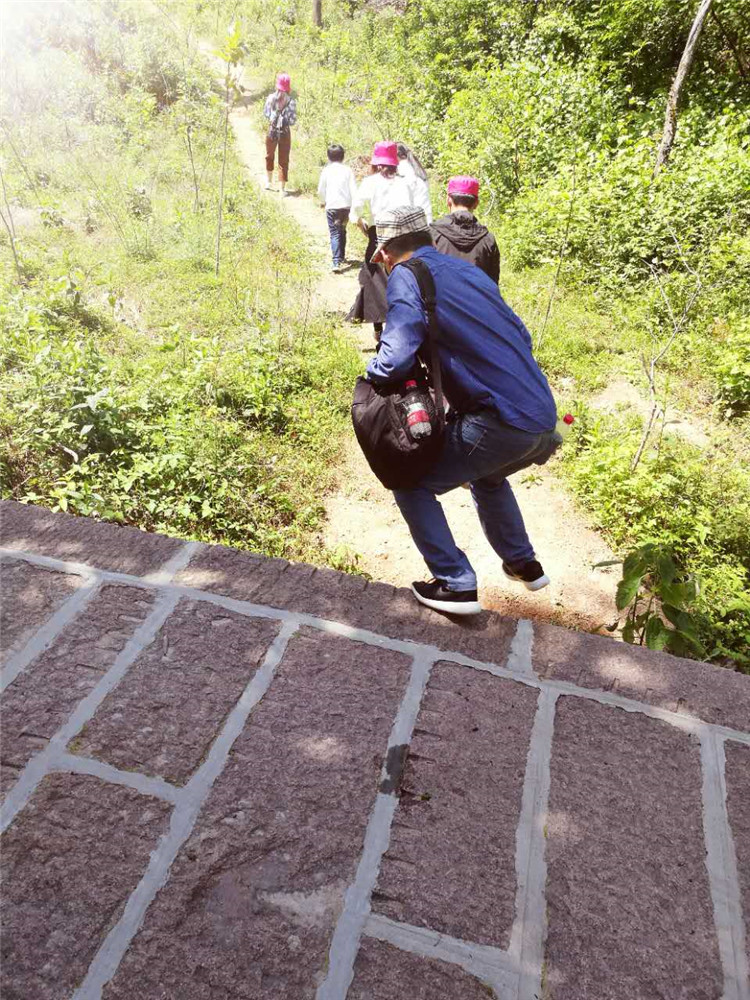 BBIN宝盈装饰巨石山两日游之登山游览巨石山